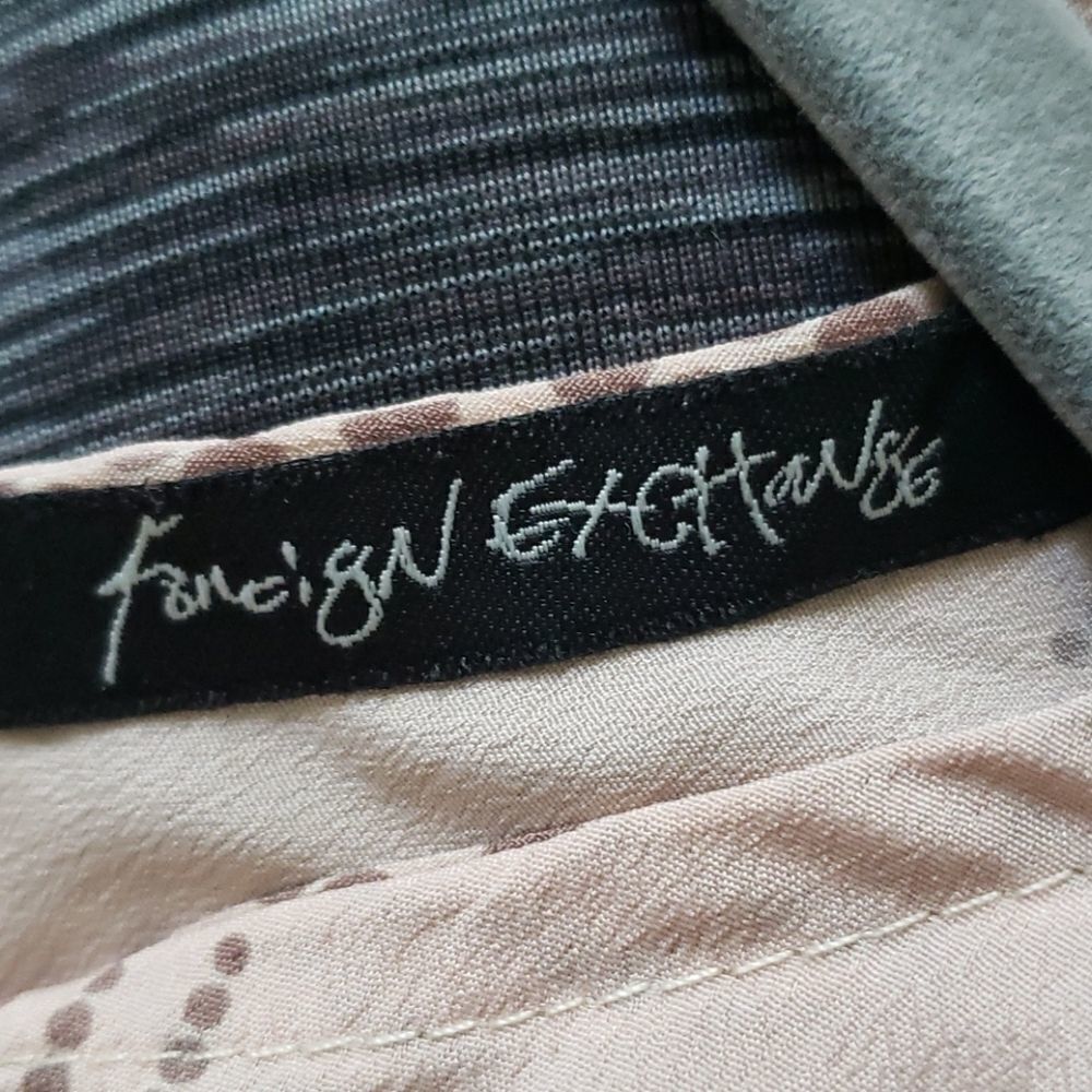 Foreign
Exchange Blouse   - Picture 5 of 6